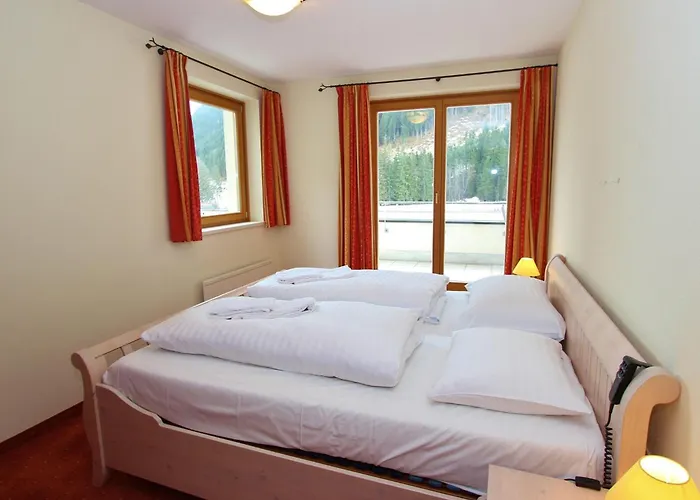 Large Chalet Apartment In Saalbach Hinterglemm